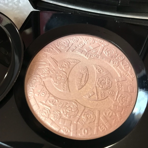 Chanel Illuminating Highlighter BNIB Rare! - Picture 2 of 4